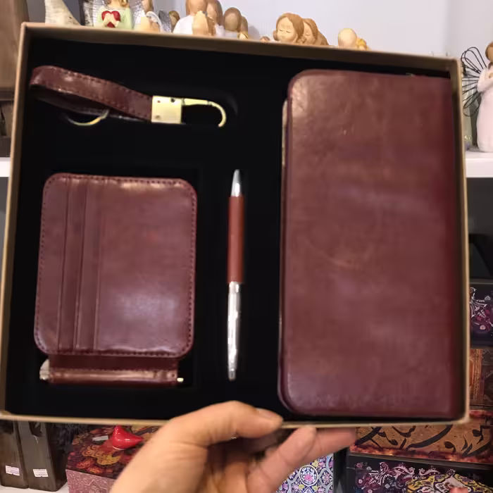 ست جعبه هدیه کیف پول و جاکارتی و خودکار