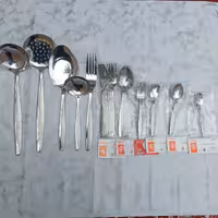 سرویس قاشق و چنگال 41 پارچه طرح یک خطی ماینز 6 نفره جنس فولاد زد زنگ عیار 18