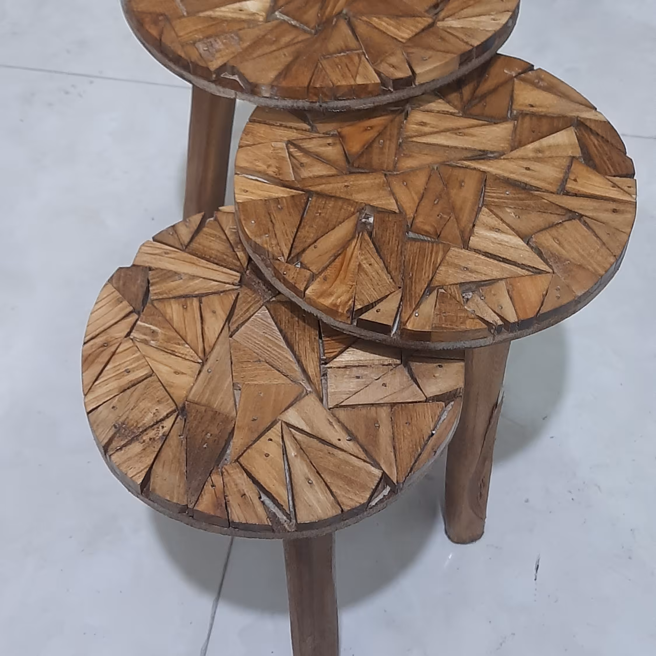 پایه های سه تیکه  با رنگ دلخواه از ارتفاع بین 20 تا 30 سانت