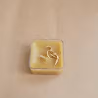 شمع وارمر مربعی با تزیین گل خشک و اکلیل 