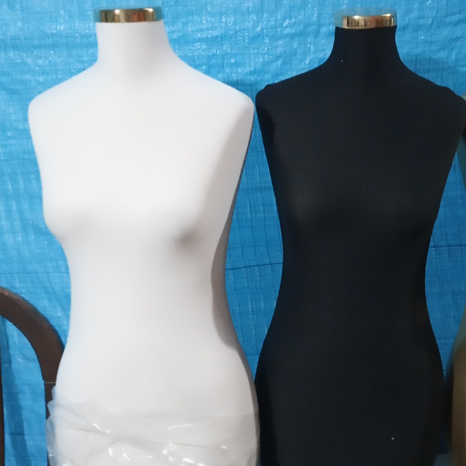 مانکن سوزن خور سایز 34با پایه رنگی تاشو جنس abs