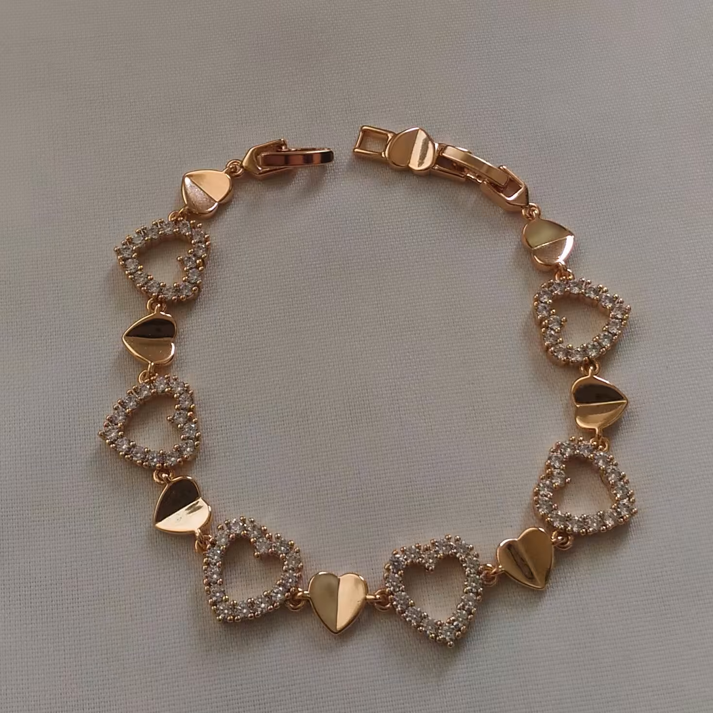 دستبند قلب نگین دار  ژوپینگ رنگ ثابت و بدون حساسیت کاملا مشابهه طلا