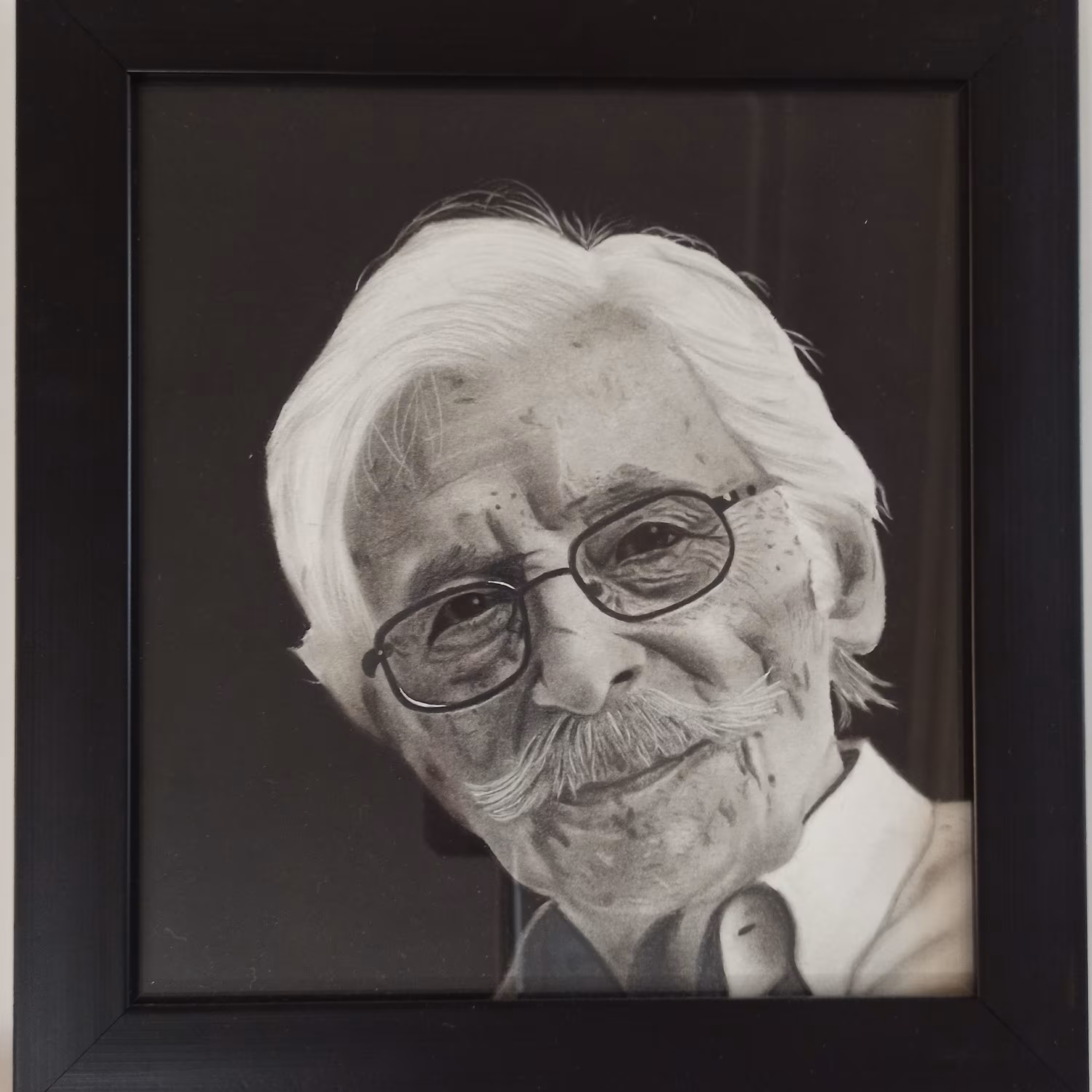 طراحی چهره استاد مشایخی.سیاه قلم .30*30