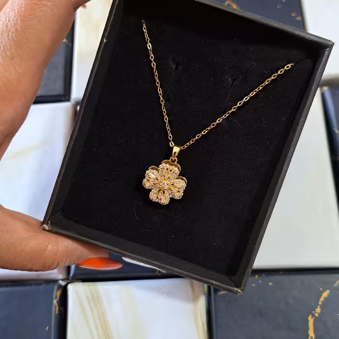 گردنبند گل پر نگین  چرخشی استیل رنگ ثابت 