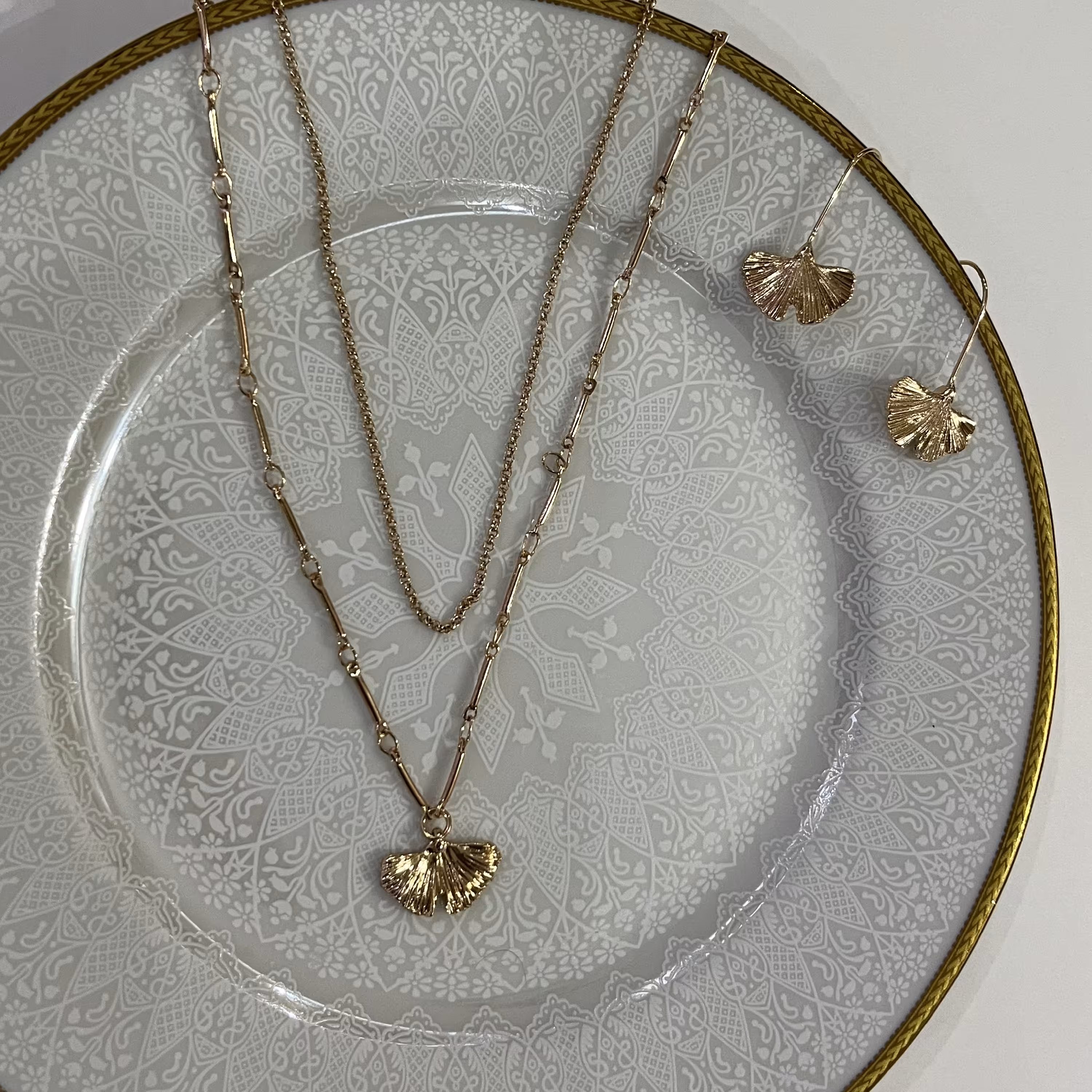 نیم ست پروانه طلایی با گردنبند دو لاین 