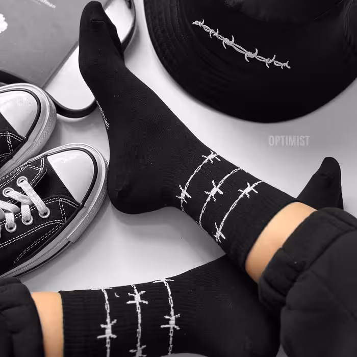 جوراب نمیساق سیم خاردار زمینه مشکی نخ پنبه فری سایز