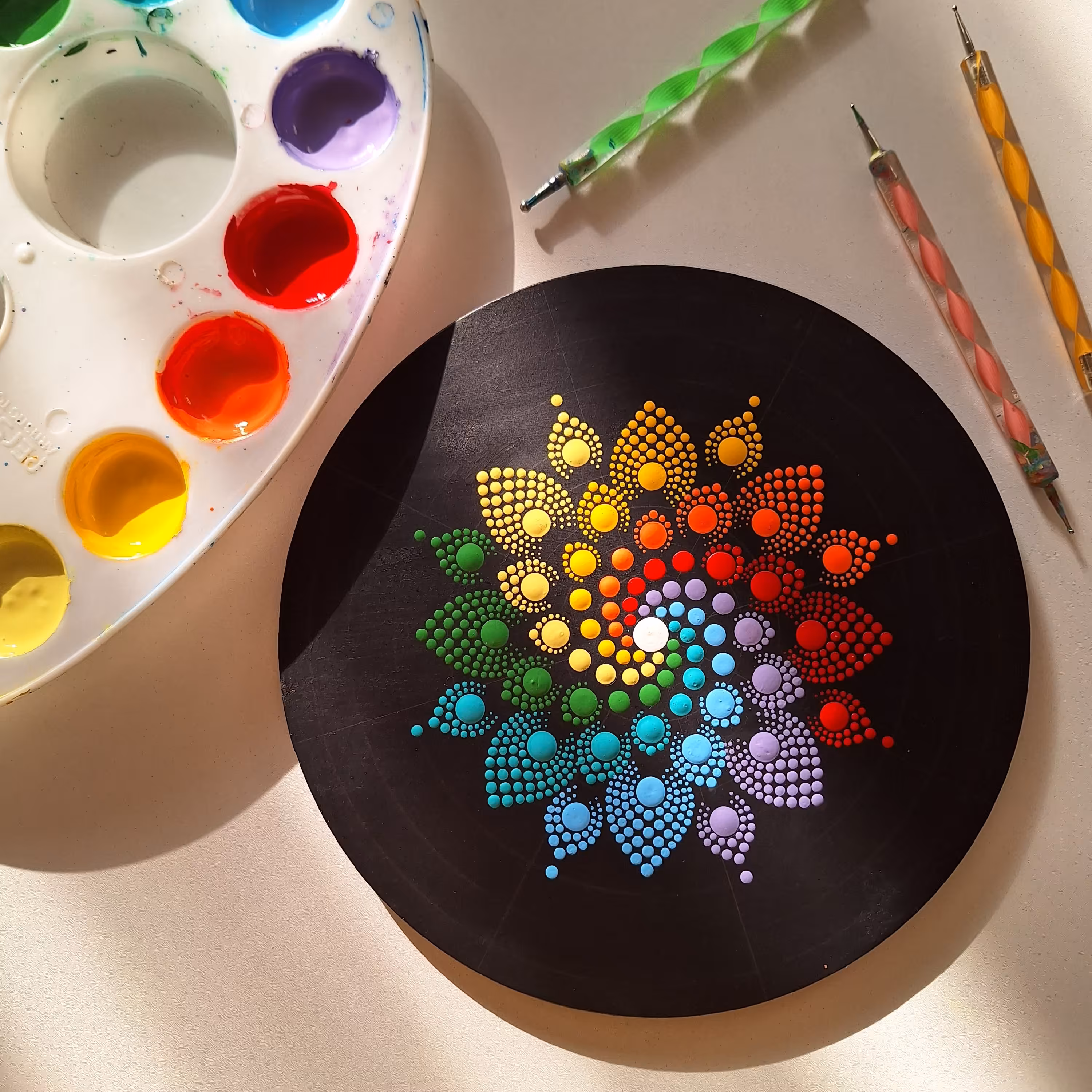 دوره  آموزشی هنر جذاب دات ماندالا (نقاشی نقطه ای) بدون محدودیت سنی 