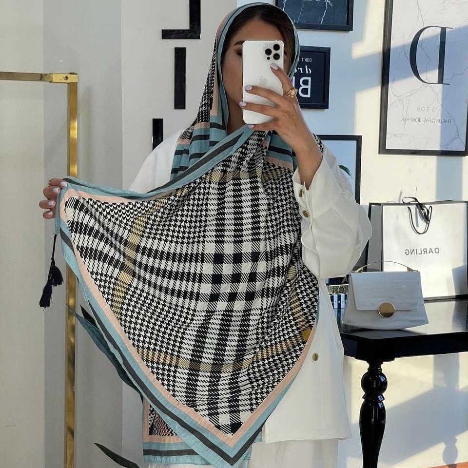 شال نخی منگوله دار