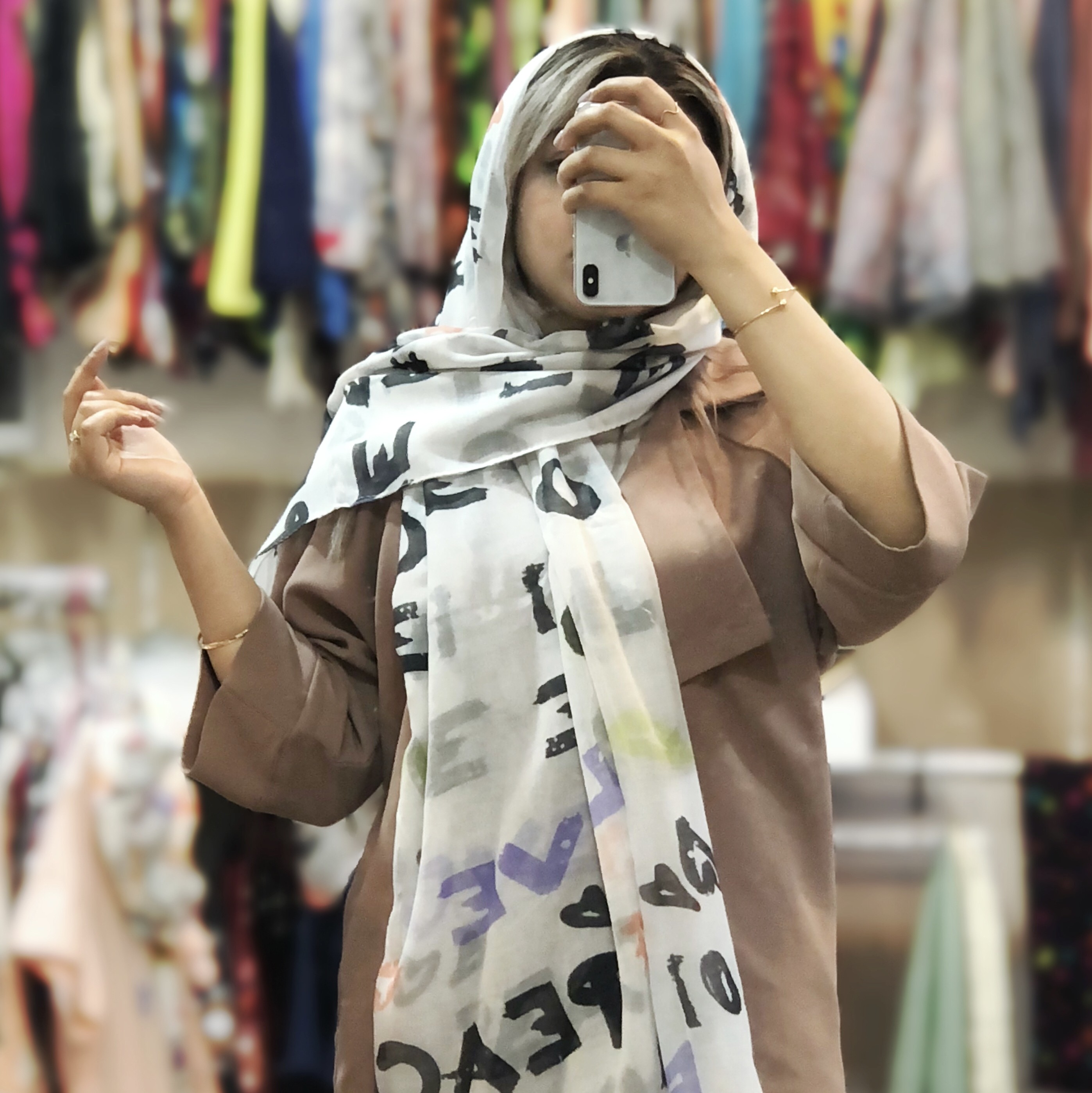 شال نخی طرح دار سفید قواره دار 180 در 100 سانتیمتر