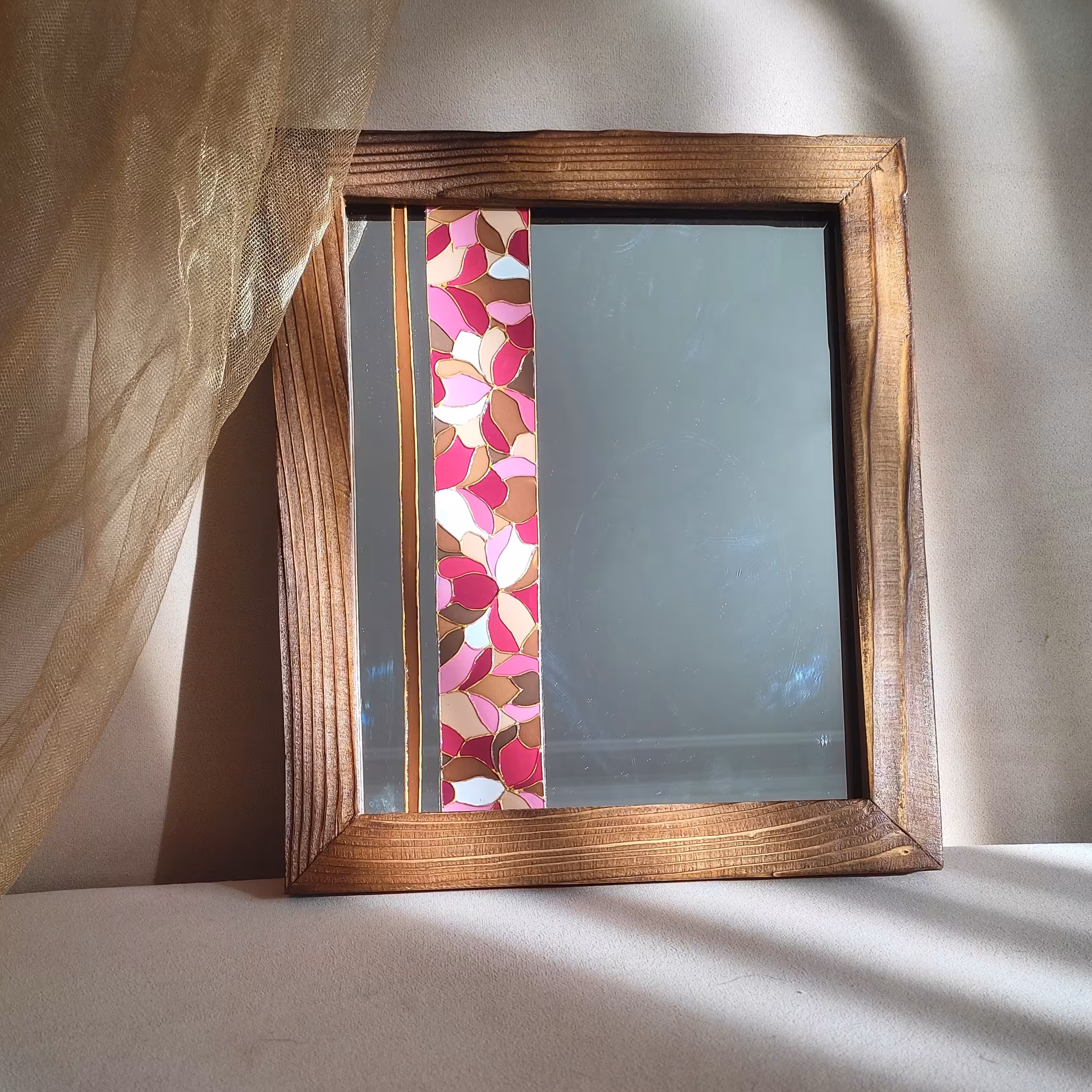 آینه ویترای ، آینه صنایع دستی، آینه نقاشی شده دارای قاب چوبی