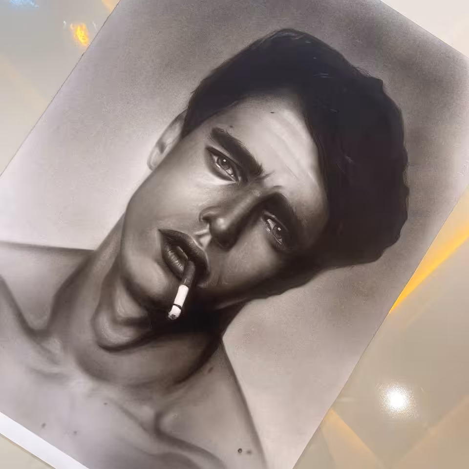 طراحی چهره سیاه قلم 