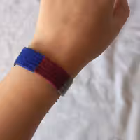 دستبند گلیم بافی رنگی با اتصال زنجیر وقفل عرض 2 سانت طول 13 سانت برای هر سایزی قابل سفارش هست 