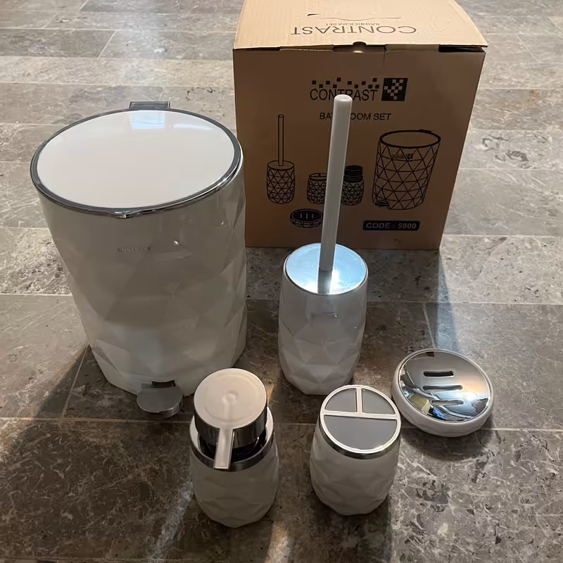 ست بهداشتی 5 پارچه آناناسی سفید-کروم کنتراست