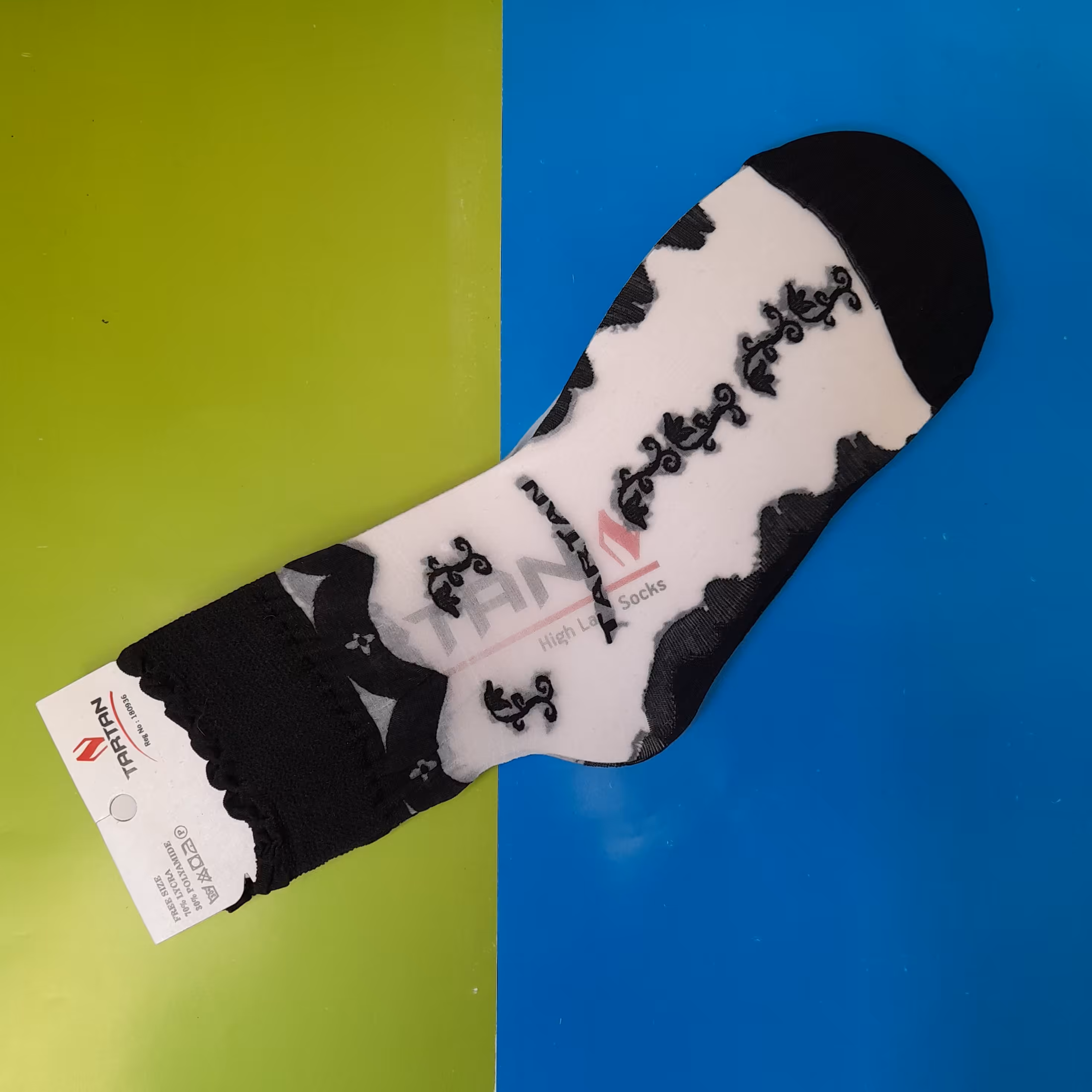 انواع جوراب زنانه و مردانه و بچه گانه در اندازه و طرح های مختلف 