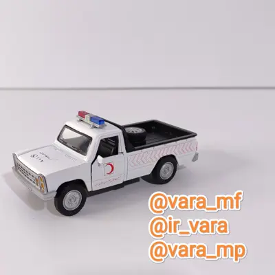 ماشین فلزی نیسان هلال احمر 