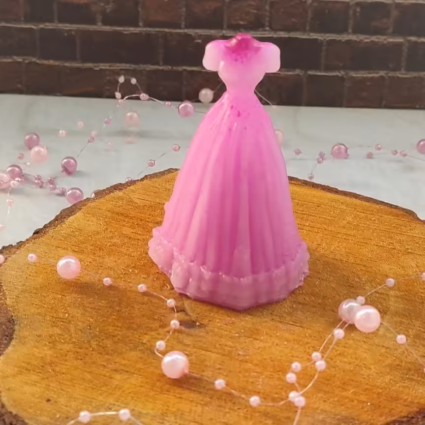 گیفت شمع عروس مناسب برای مراسمات عروسی بله برون و عقد میتونیم براتون بافیتیله هم اماده کنیم که کارایی بیشتری داشته باشه