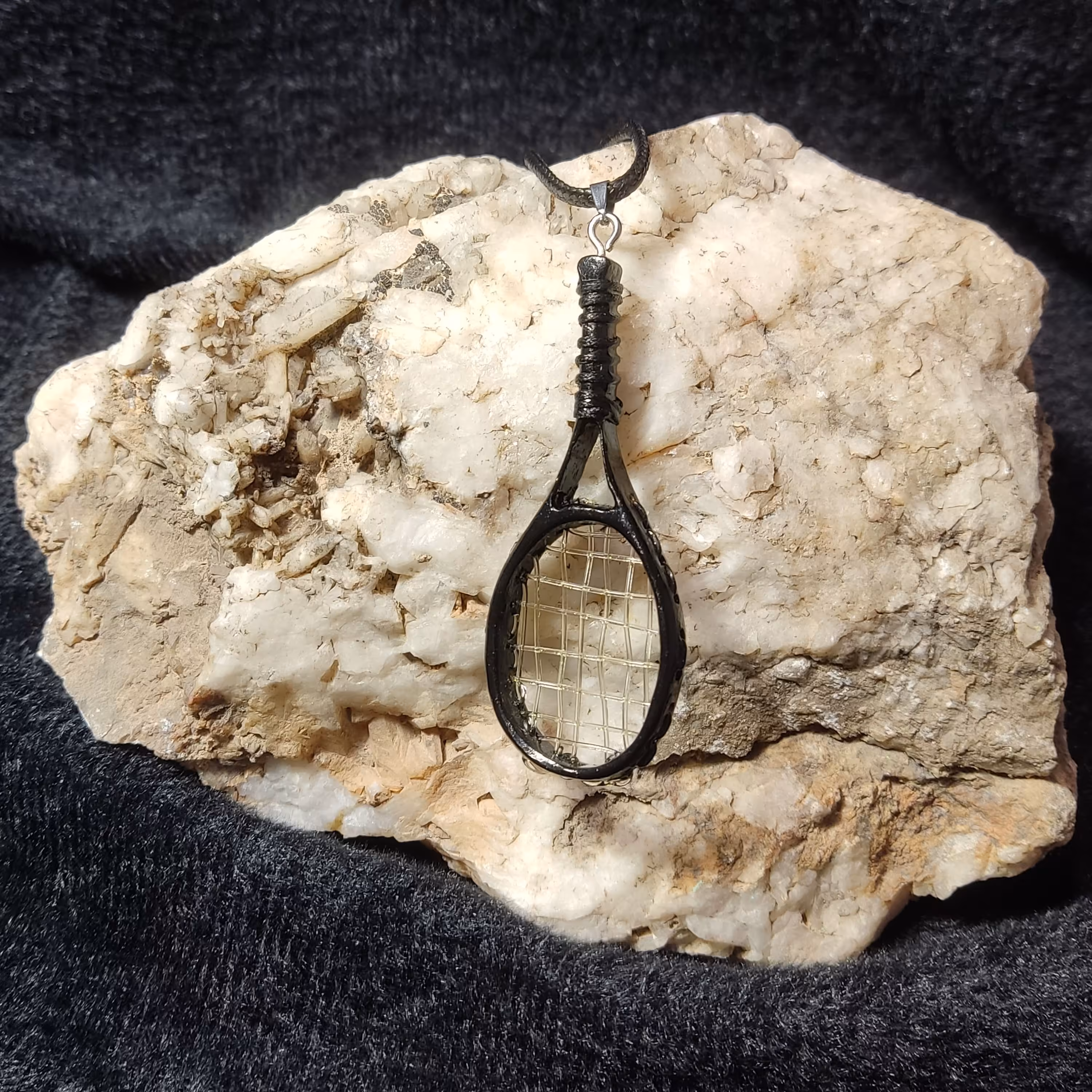 گردنبند راکت تنیس چوبی مشکی