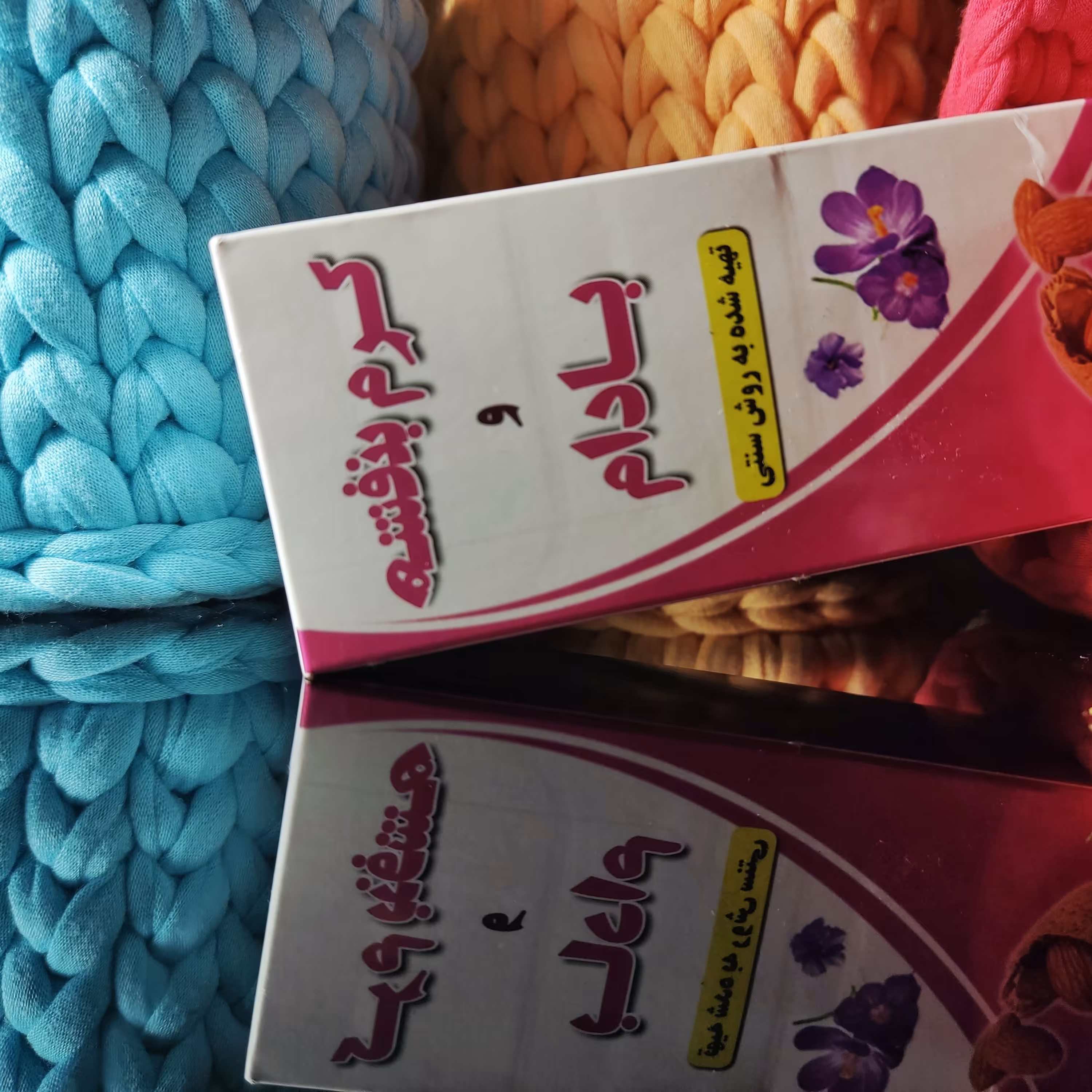 کرم بنفشه و بادام(حاوی روغن بادام شیرین)