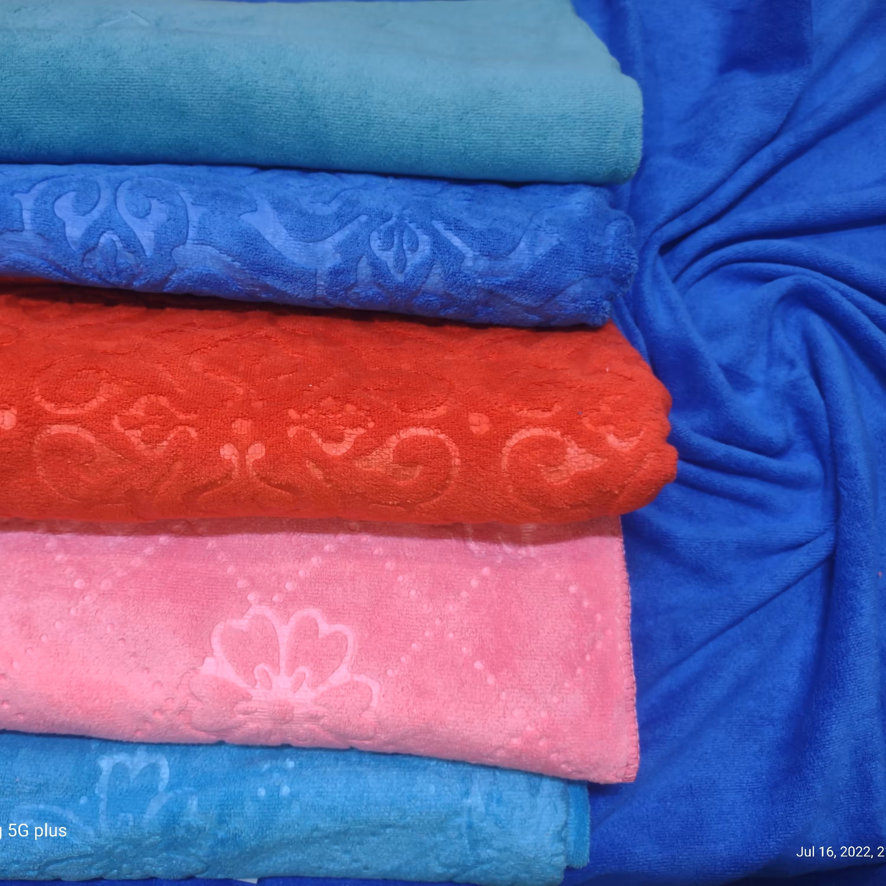 حوله استخری و حمام میکروفایبر طرح دار سایز 70 در 140 آبگیری بالا