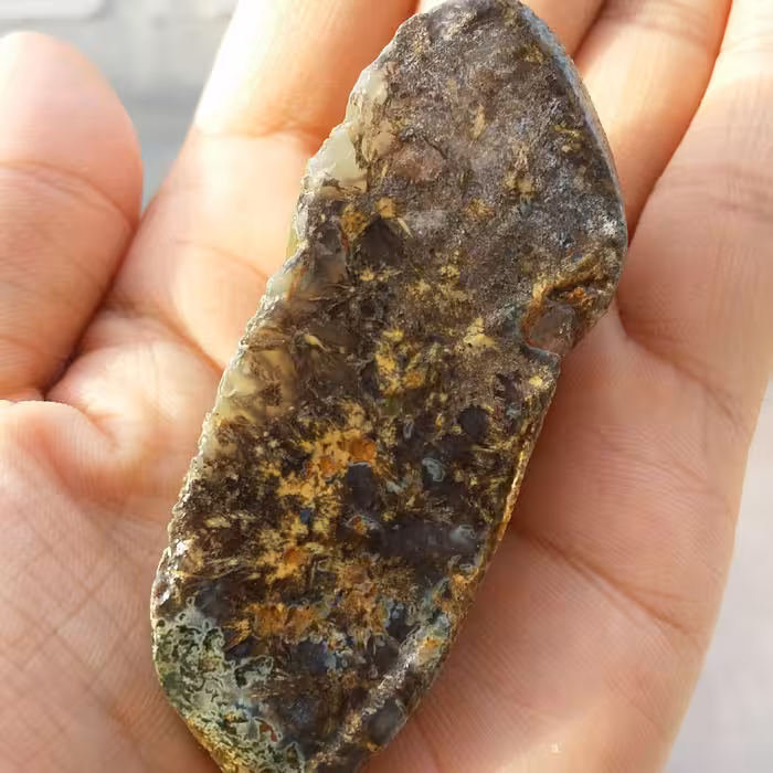 اسلایس سنگ راف عقیق مویی رتایل مشکی دار بینظیر کاملا طبیعی
با قابلیت ساخت چند نگین محششر
نمونه ای خاص
