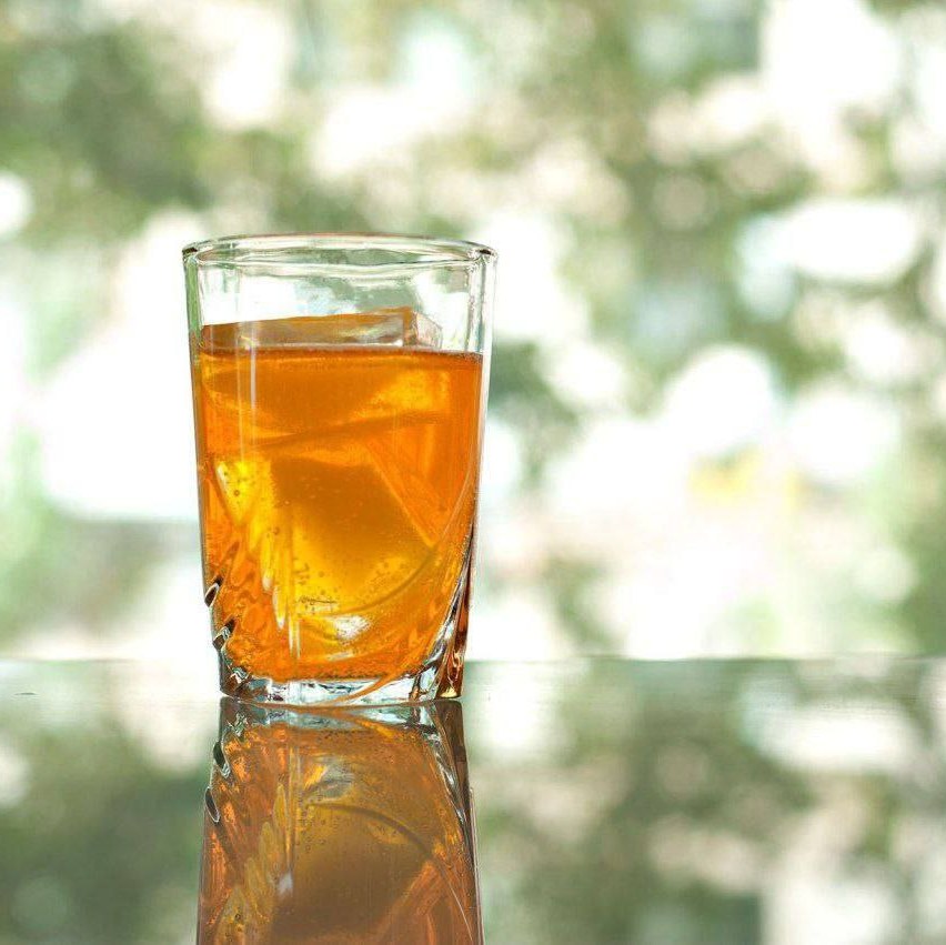 لیوان آزرا در پلاسکو خورشید شب