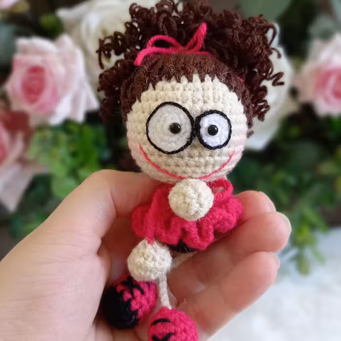 عروسک آویز (قلاببافی)،دررنگ و مدل موهای مختلف،مناسب آویزوبازی کودکان،بافت ژورنالی و فوق العاده،قابل شستشو 