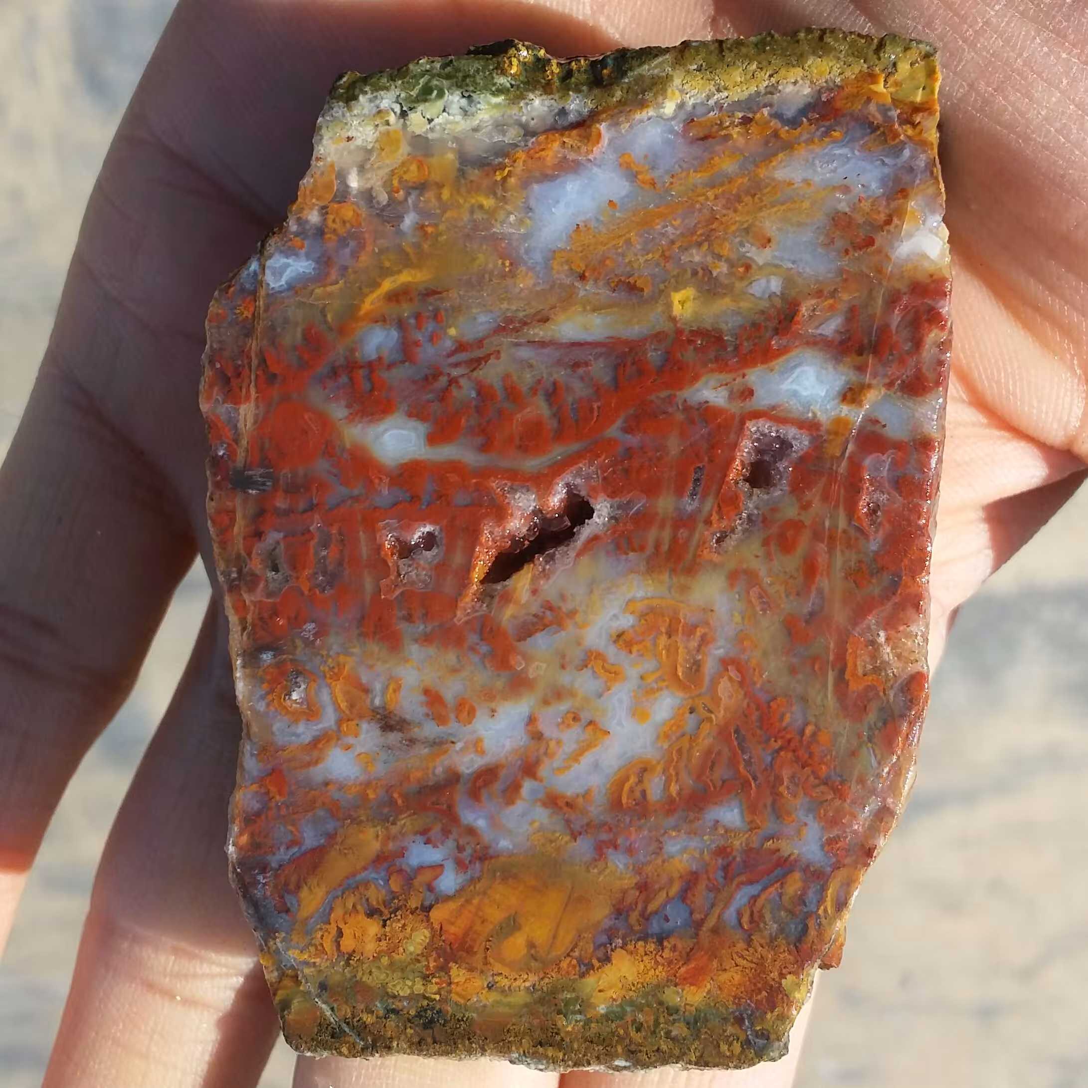 اسلایس سنگ راف عقیق منظره 7رنگ توخالی بلوردار  شاهکار خلقت کاملا طبیعی
با قابلیت ساخت چند نگین دیدنی و محشر
 کد 8286