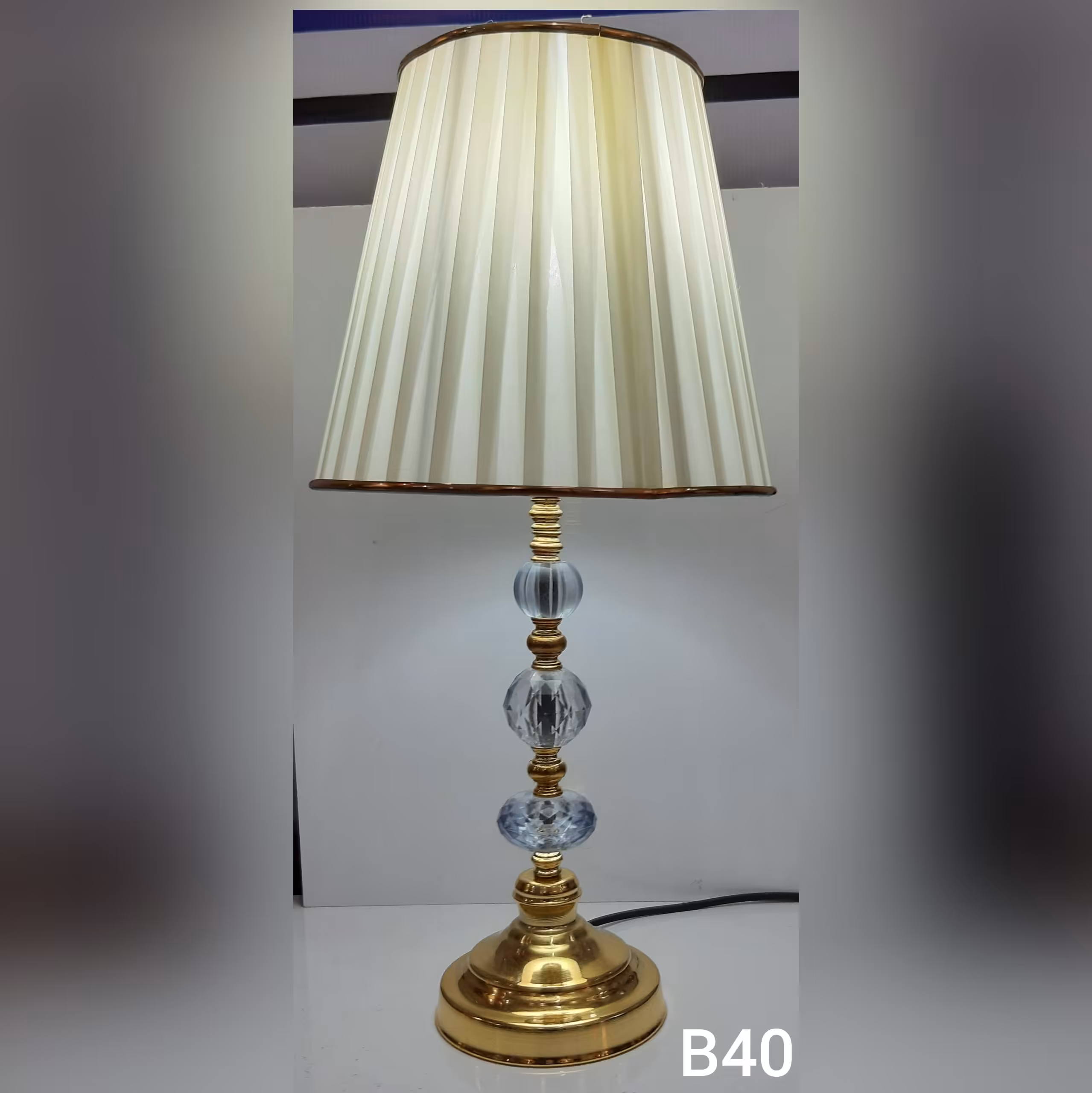 آباژور رومیزی فلزی کریستالی کد B40