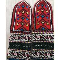 جوراب زمستانی-پاپوش-جوراب کوهنوزدی-جوراب مناطق سردسیر-بافت لاکچری زمستانه-کادو تولد دخترانه