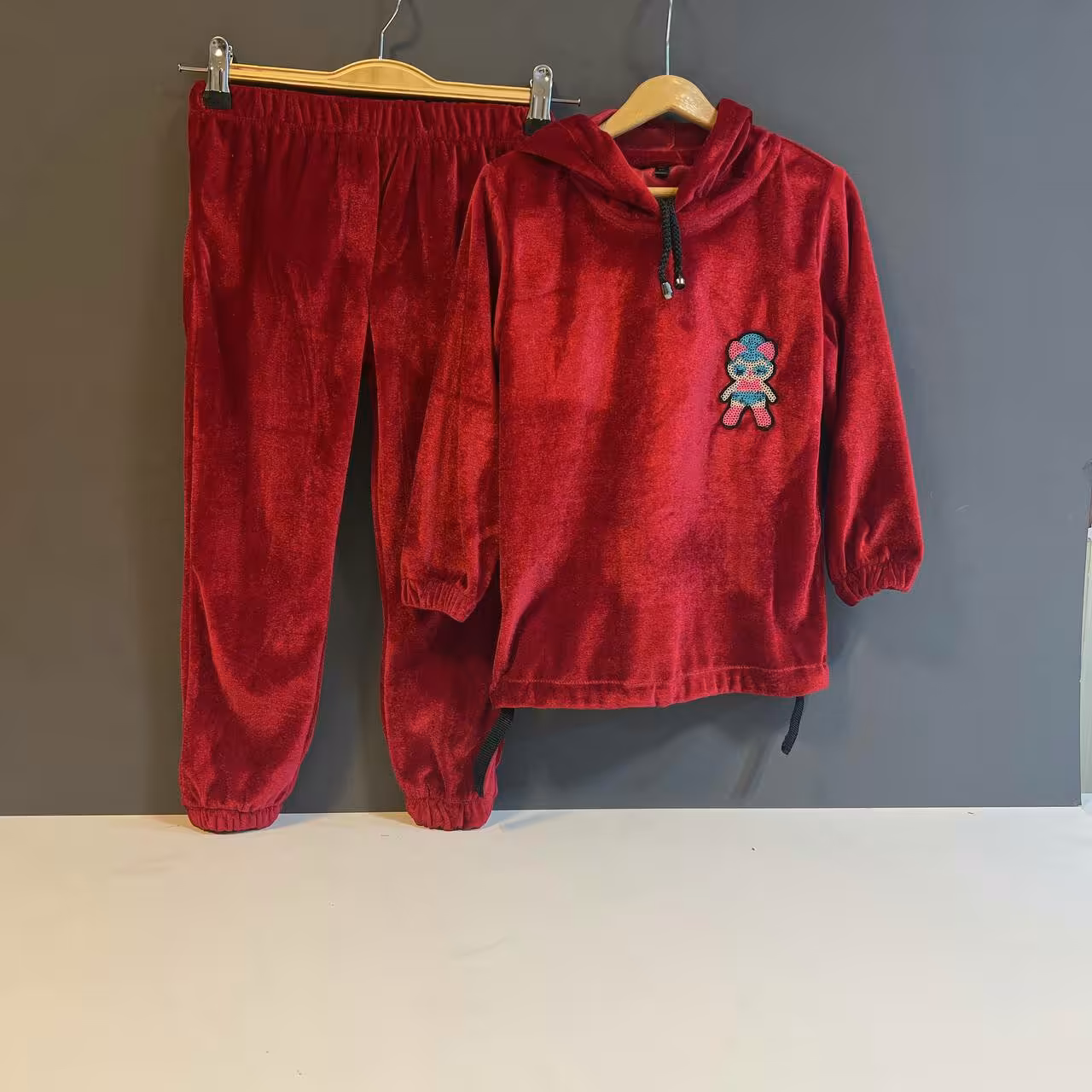 ست هودی شلوار دلبر یلدایی جنس مخمل در 3 رنگ شاد