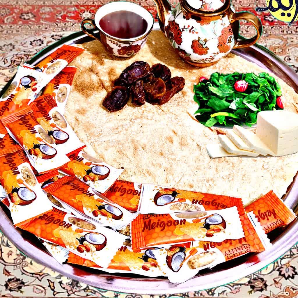 شکلات کنجدعسلی  تهیه شده از مواد سالم و مقوی  مناسب کودکان و تقویت بنیه و حافظه 