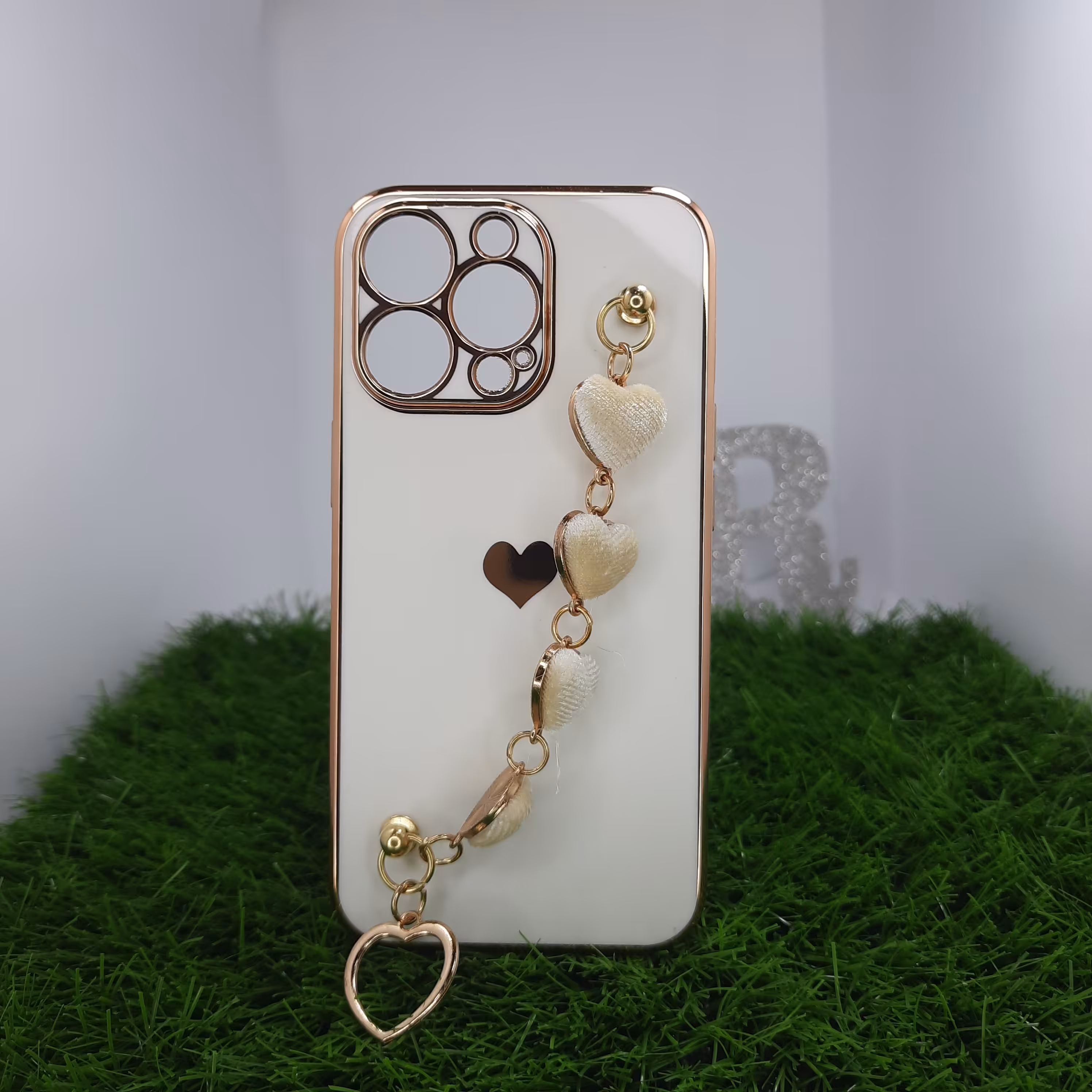 کاور ( قاب ) طرح قلب مخملی  مدل آویزدار مناسب گوشی آیفون 13pro