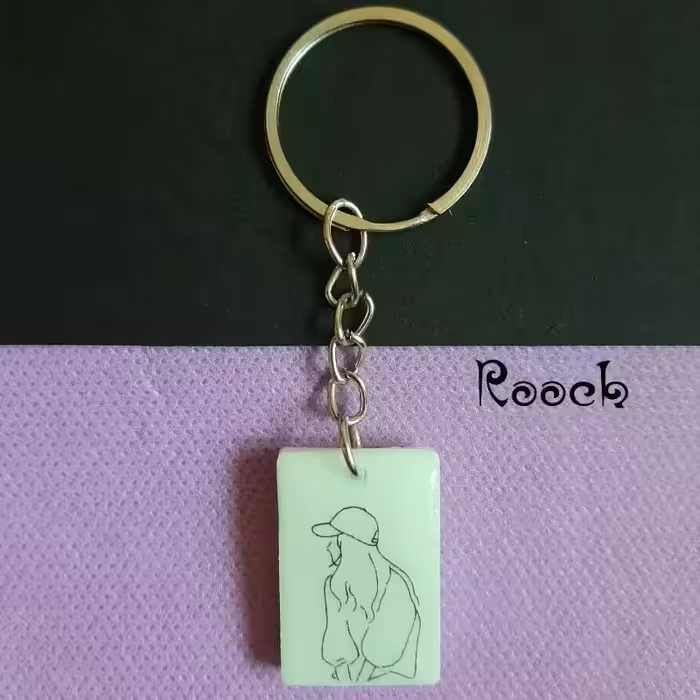 جاسوییچی و گردنبند و اویز کیف و کوله با طرح های مینیمال و فانتزی و دلخواه شما سایز دودر سه 