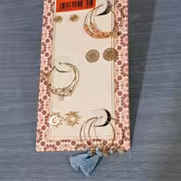 پک گوشواره 6 عددی بسیار زیبا و متنوع.اقتصادی ...روزانه بدلیجات 50 درصد تخفیف رو استوری میکنیم.مارو دنبال کنید.