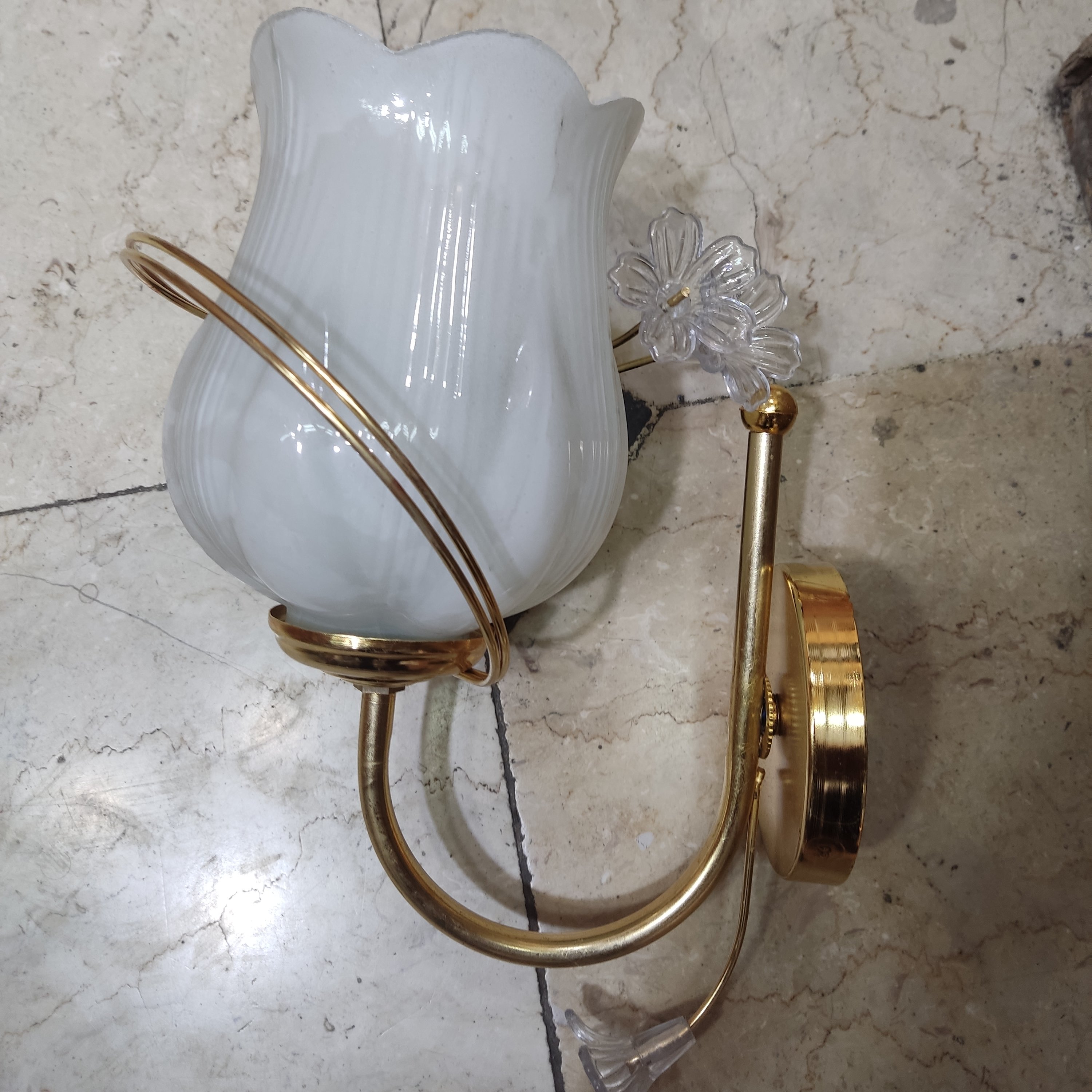 چراغ دیواری