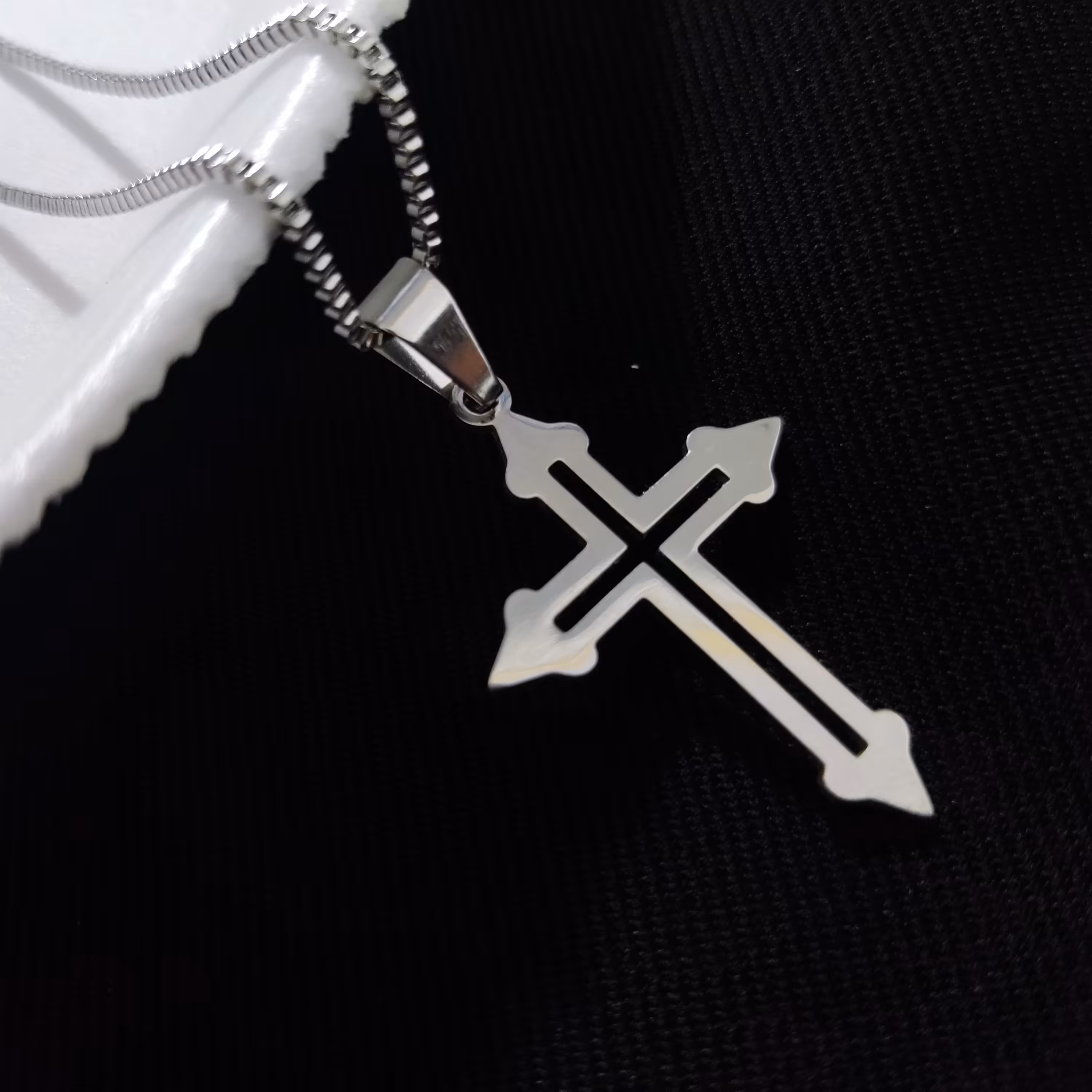 گردنبند صلیب نقره ای استیل شماره7