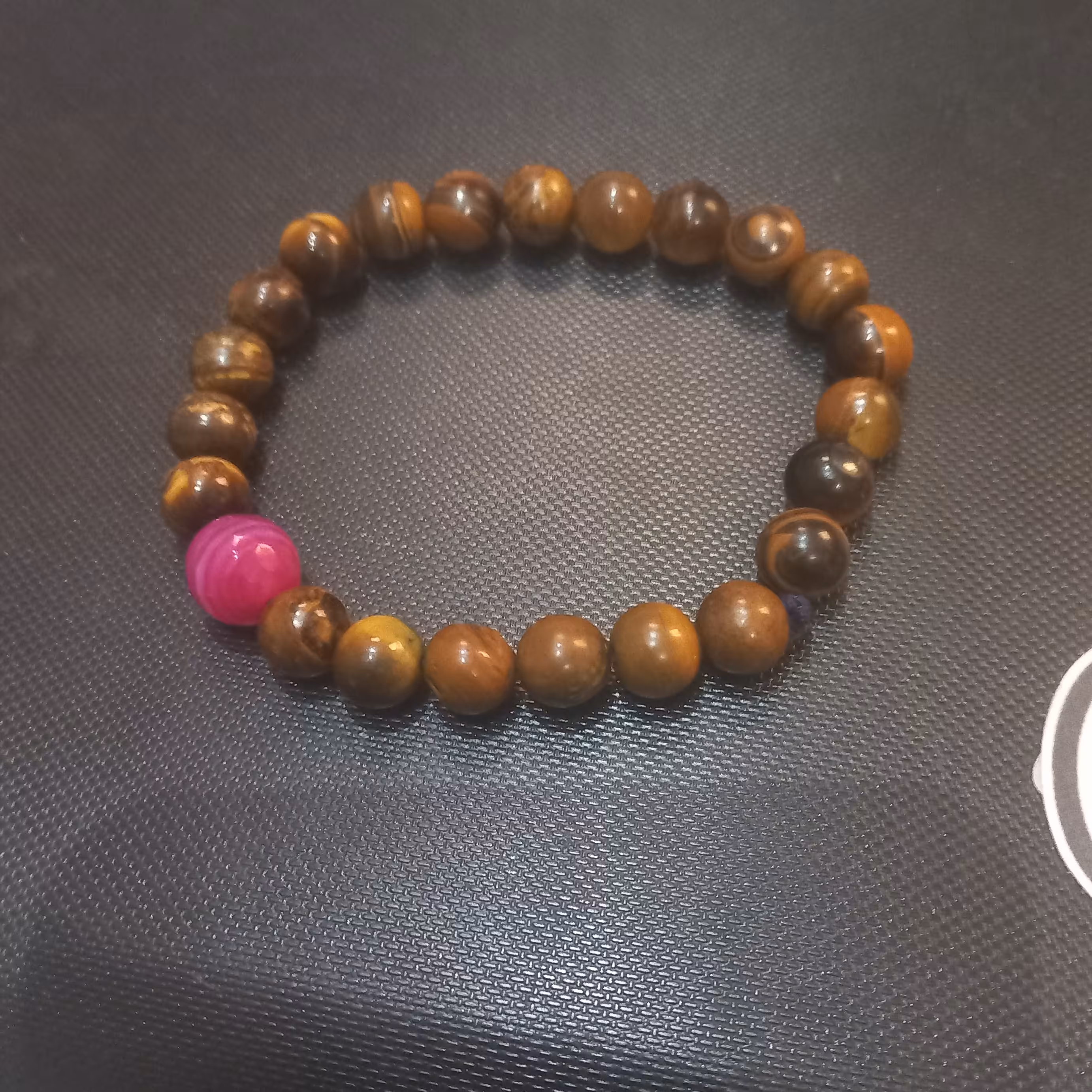 دستبند چشم ببر  با یک عدد عقیق