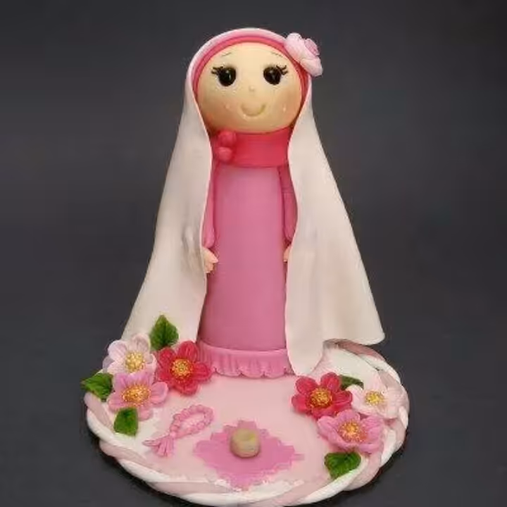 تاپر کیک جشن عبادت ( جشن تکلیف ) دختر ایستاده درحال خواندن نماز