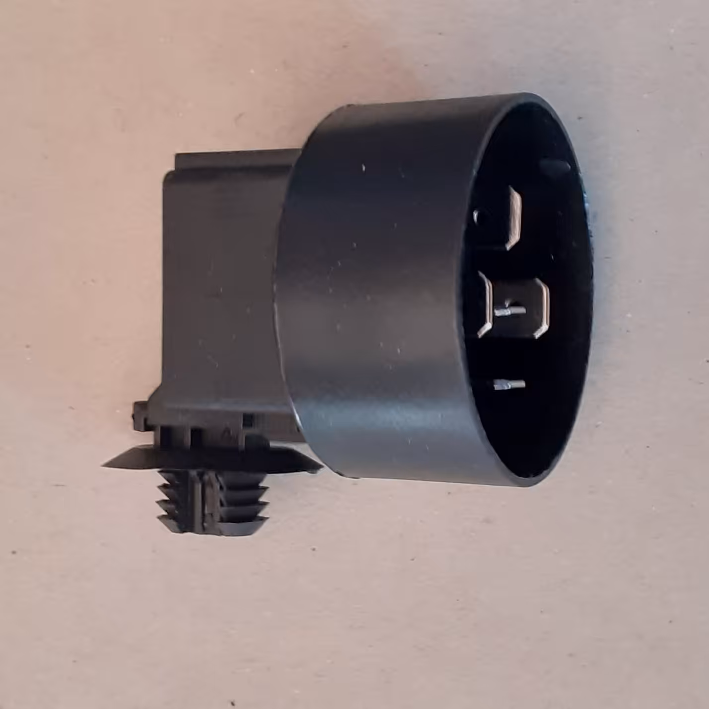 رله فن پژو  ،   سمند