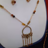 نیم ست حلقه گل بسیار زیبا زنجیر استیل رنگ ثابت کریستال بکار برده شده طرح عقیق 