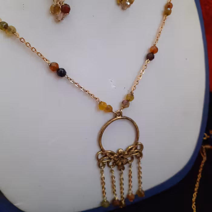 نیم ست حلقه گل بسیار زیبا زنجیر استیل رنگ ثابت کریستال بکار برده شده طرح عقیق 