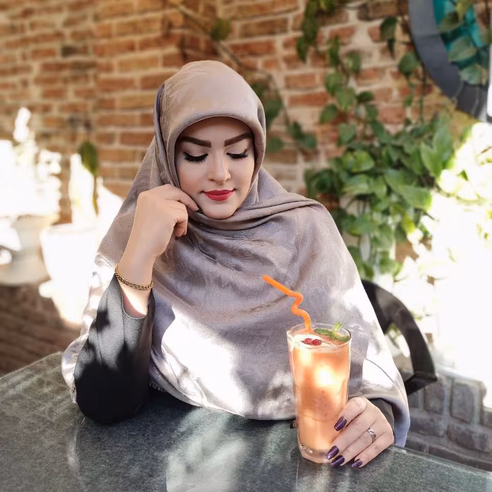 روسری نخ ابریشم ژاکارد دورو لمه دار قواره 140 رنگ خاکی