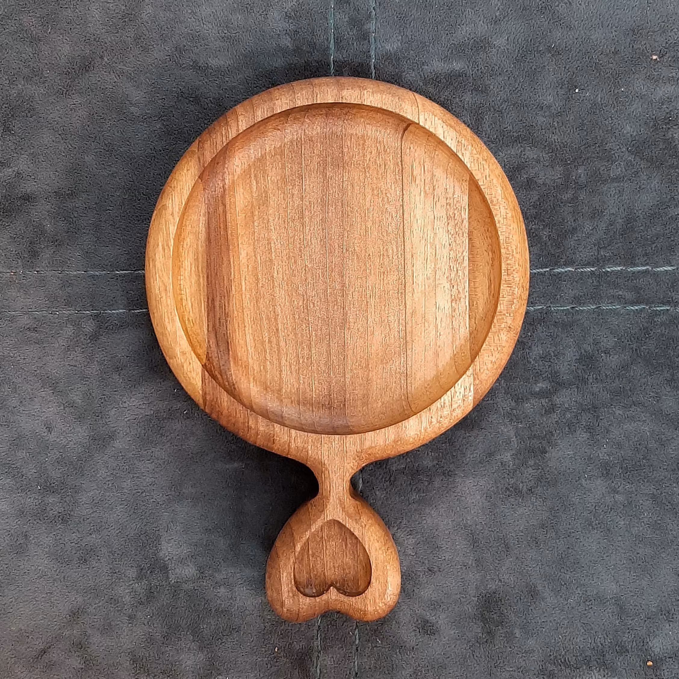 زیرلیوانی چوبی طرح قلب ساخته شده از چوب گردو