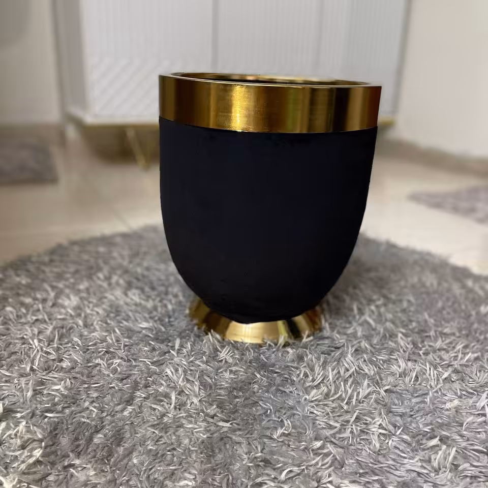 گلدان فایبرگلاس قطر دهانه 30  ارتفاع 35 پارچه مخمل مبلی