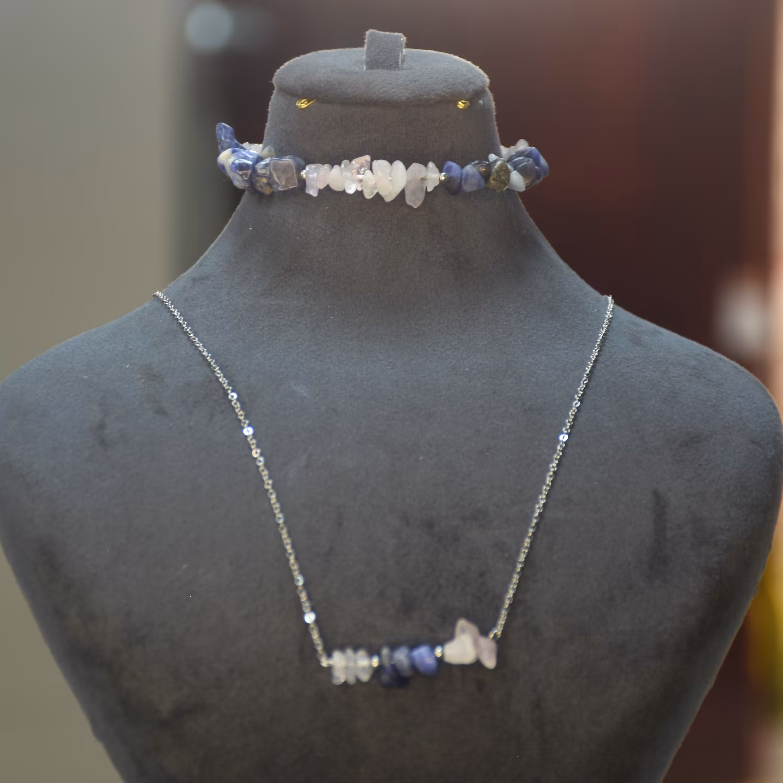 ست گردنبند و دستبند دستساز با سنگ رز کوارتز و سولادیت دارای زنجیر استیل ضد زنگ درجه یک 