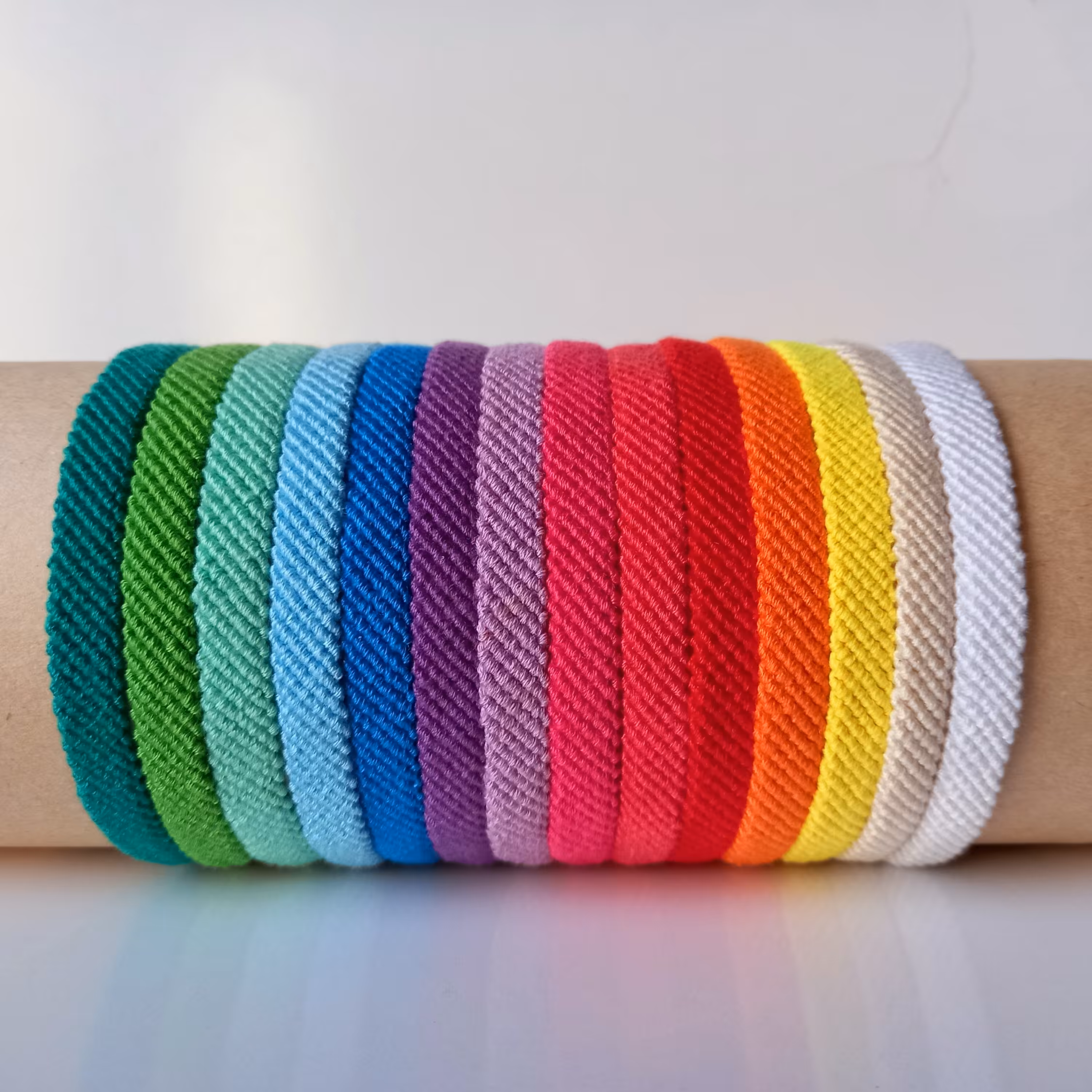 دستبند دوستی طرح مکس (تک رنگ) (دستبند ساده) محصول کاملا دستساز تیم گوزن آبی