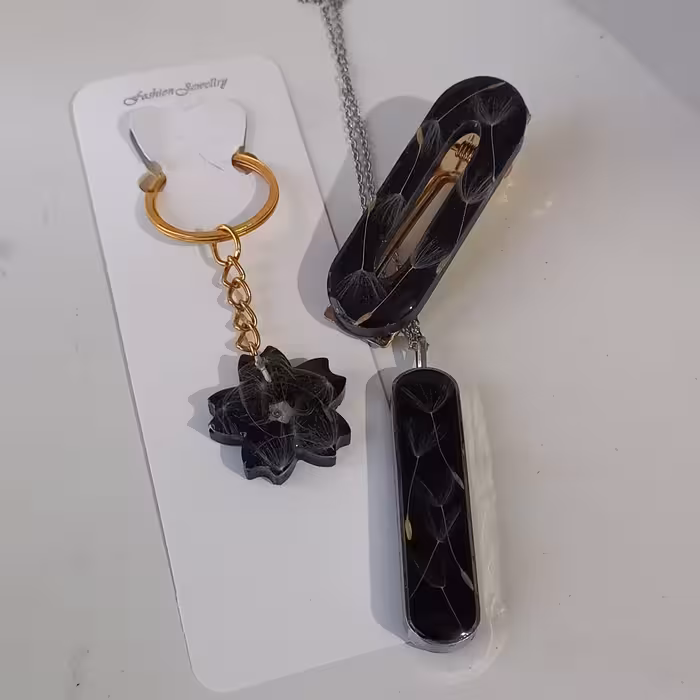 ست گردنبند و گیره مو و سرسوئیچی قاصدک رزینی