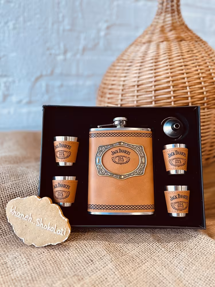 قمقمه کتابی چرمی قهوه ای کد00877