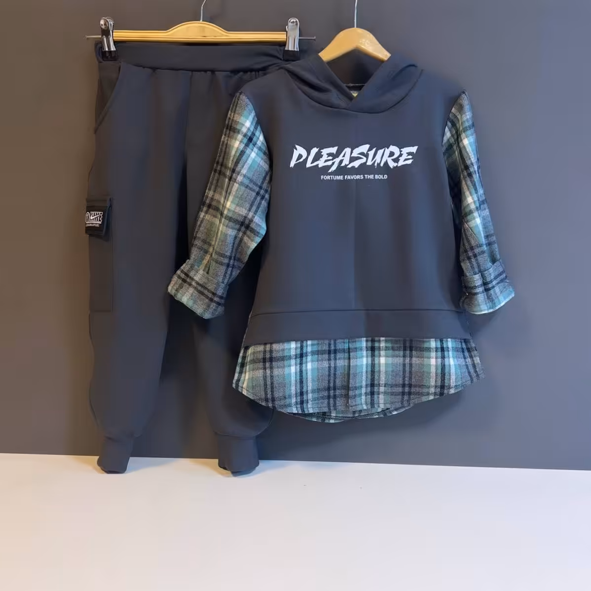 هودی و شلوار اسپورت شیک و لاکچری رنگبندی متنوع و جذاب کیفیت تضمینی جنس دورس سه نخ پشت خار خورده داخل کرک دار  پشمی 