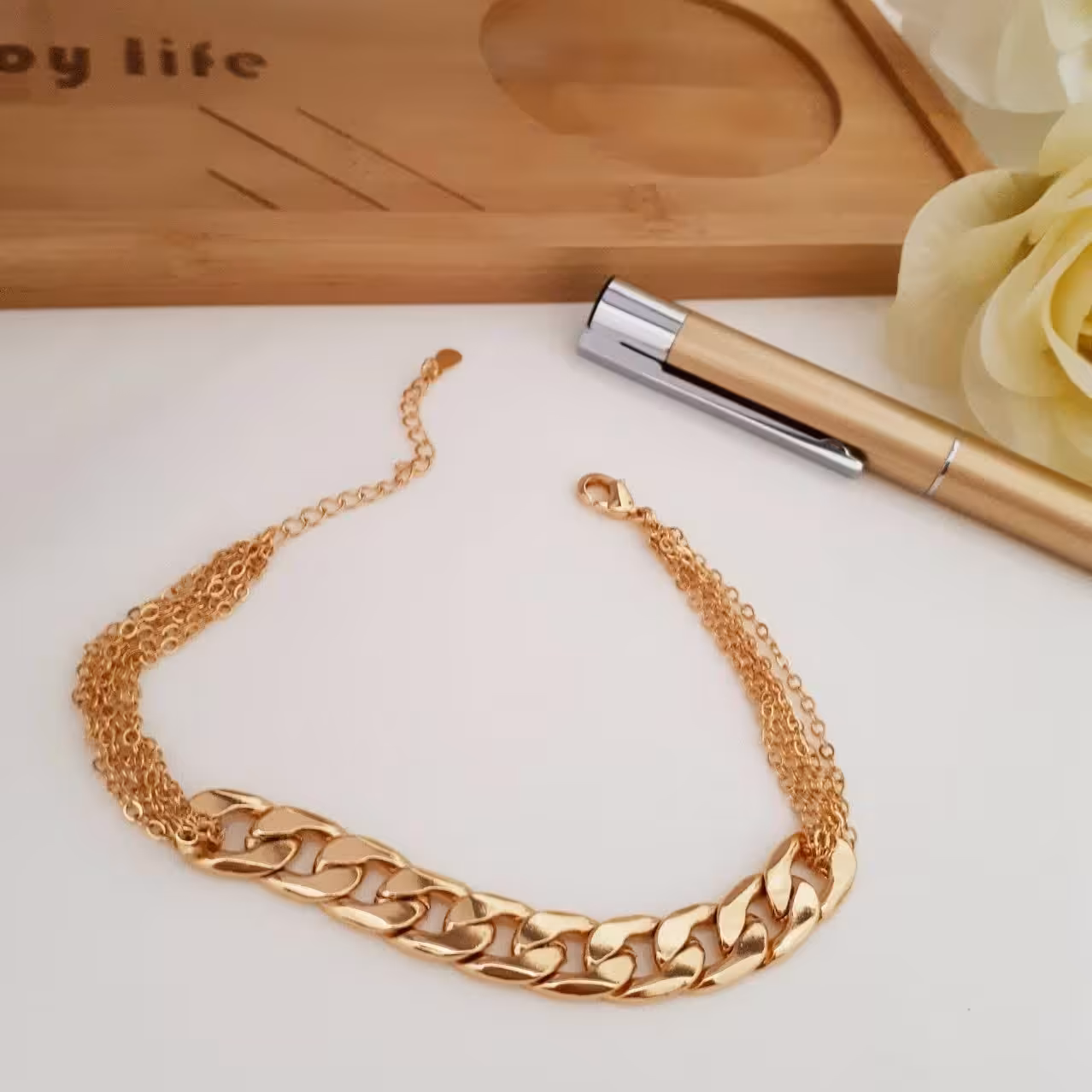 دستبند کد8197طرح طلا. آبکاری طلا. رنگ ثابت. ضدحساسیت